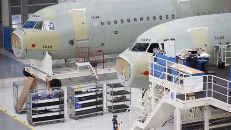 Boeing and Airbus further halt production of jets because of the coronavirus. : Coronavirus ...