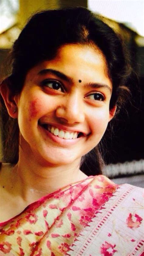 Sai Pallavi’s No Make Up Looks Prove She’s Effortlessly Beautiful