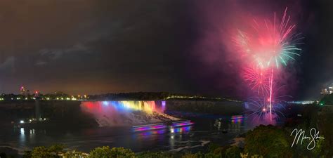 Niagara Falls Fireworks | Niagara Falls, Ontario, Canada | Mickey Shannon Photography