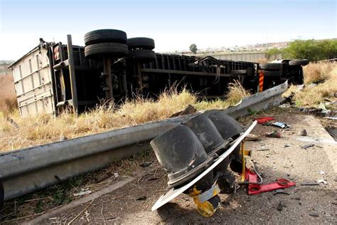 Big Rig, Big Trouble: What Causes Tractor Trailer Accidents? - Cars Fellow