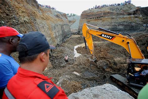 Illegal Colombia mine collapse: 3 dead, 15 missing