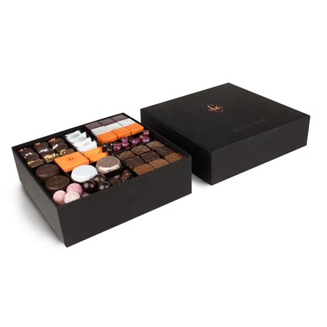 Guido Gobino Assorted Praline Gift Box (500g) | World Wide Chocolate