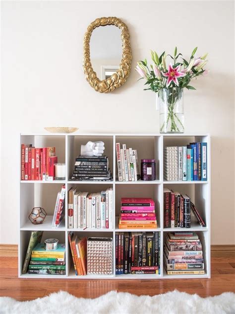 18 Bookshelf Organization Ideas 03 - lmolnar