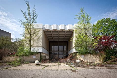 See Inside Vast Abandoned Mall Photos - ABC News