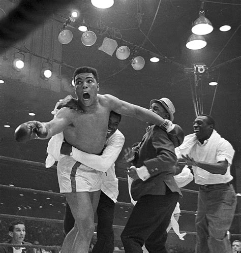 Cassius Clay Defeats Sonny Liston To Win Heavyweight Title On February 25, 1964 (VIDEO) | HuffPost