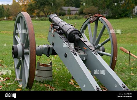 Revolutionary War Cannon On Hillside - HooDoo Wallpaper