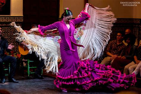 Flamenco show Sevilla - La casa del Flamenco, el mejor espectaculo en Sevilla | Bata de cola ...