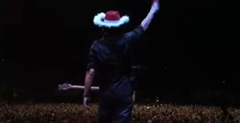 Bruce Springsteen Sings Santa Claus Is Coming to Town – Viral Videos ...