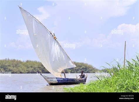 Lake victoria fishing hi-res stock photography and images - Alamy