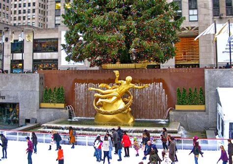 Experience the magic of ice skating on Rockefeller Center