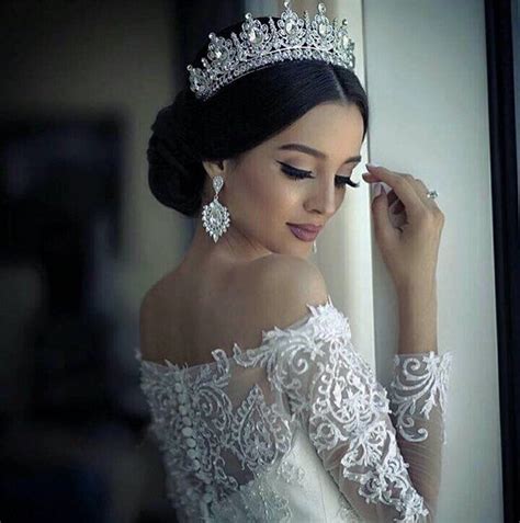 невеста uploaded by Djana♚ on We Heart It | Wedding hairstyles with crown, Princess wedding, Bridal