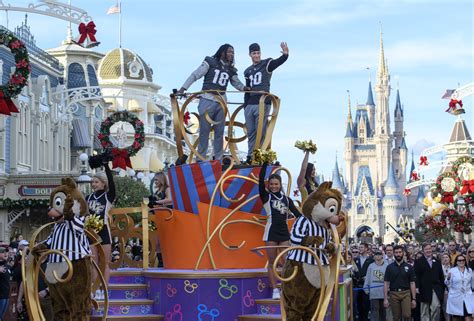 UCF Knights Football Team Celebrated in Parade at Walt Disney World ...