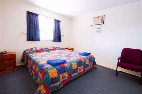 Comfortable, air-conditioned rooms at the White Cliffs Hotel