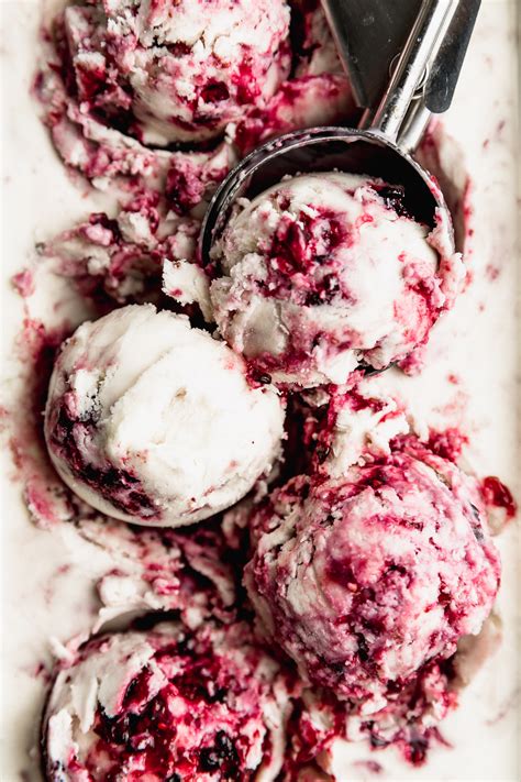 Helado de Yogurt y frutos rojos (sin máquina de helado) - Cravings Journal