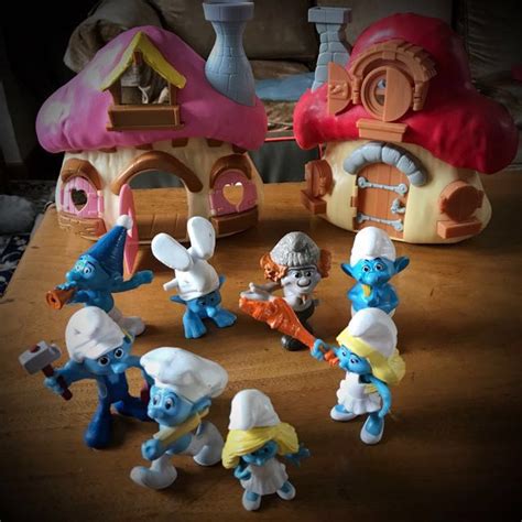 2 sets Smurf Mushroom house and figurines, Hobbies & Toys, Toys & Games ...