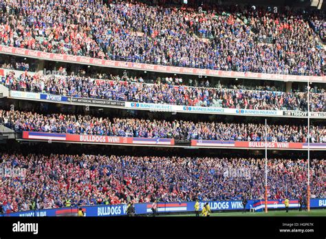 Zuschauertribüne Zuschauern im Melbourne Cricket Ground während einer Fußball-AFL Grand Final ...