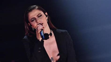 Annalisa si è esibita a Sanremo2021 con il brano “Dieci” - BlogSicilia ...