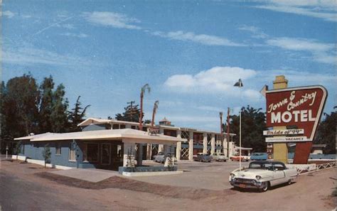 New Town & Country Motel Livingston, CA Postcard