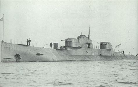 The experimental cruiser submarine HMS X1, armed with 4 x 5.2″ guns. – John's Navy and other ...