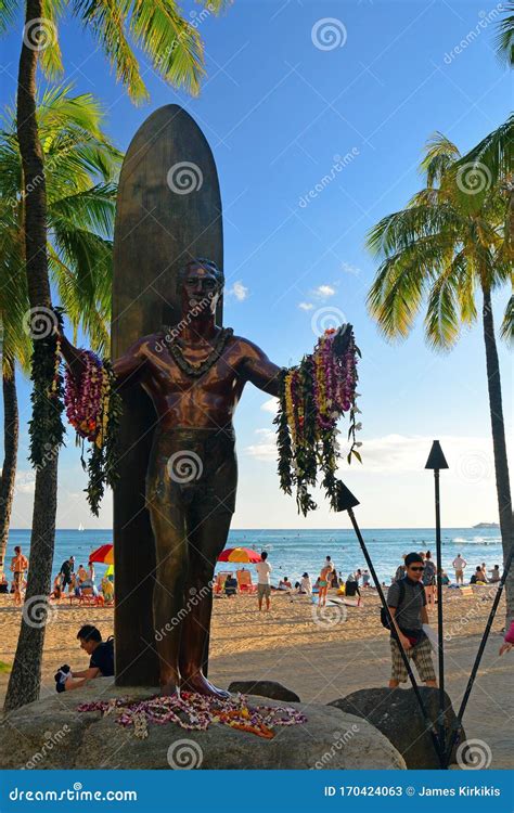 A Statue of Duke Kahanamoku in Waikiki Beach Editorial Stock Photo - Image of background ...