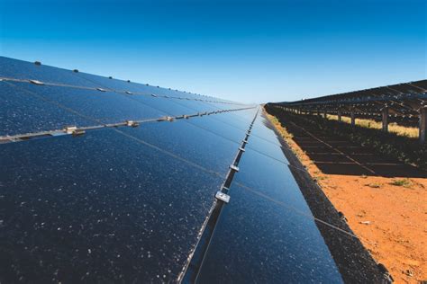 First Solar changes course: now selling its thin-film solar panels into ...