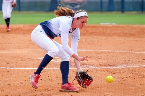 Gallery: Softball versus Western Kentucky – UNIVERSITY PRESS