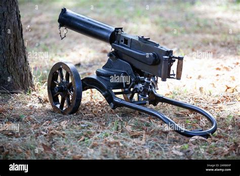 World War I Maxim gun - first recoil-operated machine gun in history ...