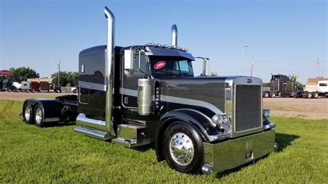 2006 show truck for sale - Peterbilt of Sioux Falls