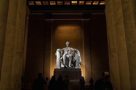 Premium Photo | Abraham lincoln memorial statue at night