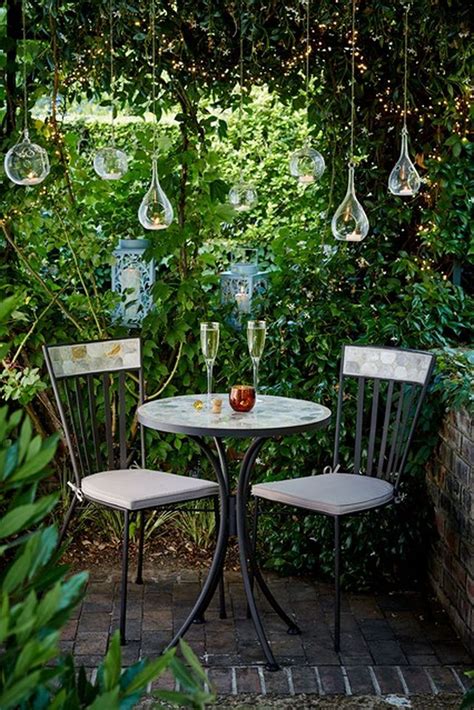 20+ Gorgeous Small Outdoor Dining Set Ideas - SWEETYHOMEE