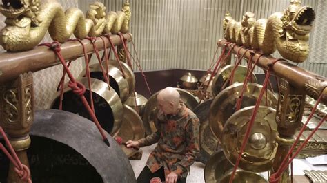 javanese gamelan kempul and gong agung demonstration - YouTube