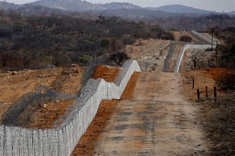 South African Banks Provide Funding for Beitbridge Border Revamp - Bloomberg