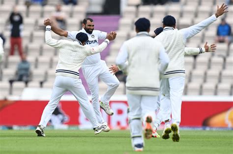 Mohammed Shami celebrates a wicket with his team-mates | ESPNcricinfo.com