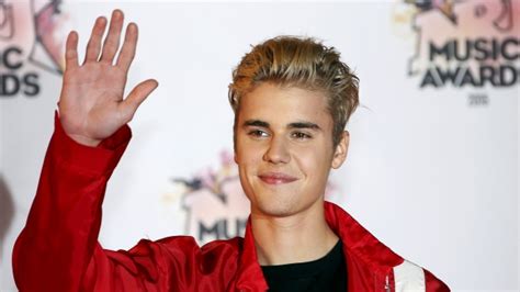 Justin Bieber Pop star wins his first ever Grammy Award - Canada ...