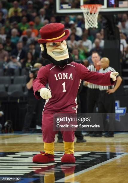 Iona Mascot Photos and Premium High Res Pictures - Getty Images