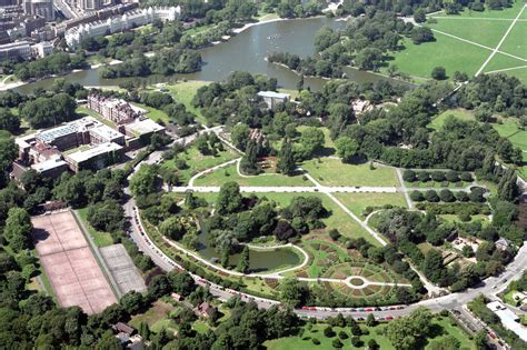 London’s Regent’s Park Is Having a Moment - WSJ