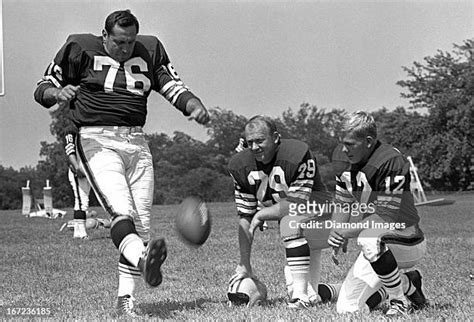 Placekicker Lou Groza Photos and Premium High Res Pictures - Getty Images