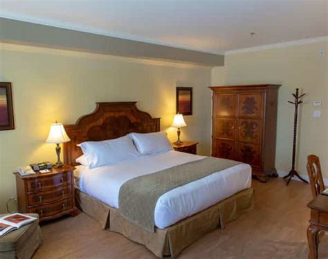 Accommodations – Rooms & Full Kitchen Suites | Hotel Brossard