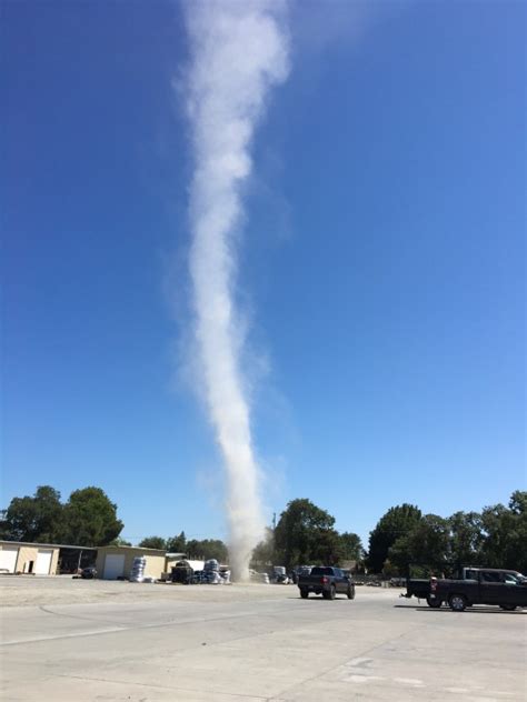 Large dust devil spotted in Red Bluff Wednesday – Red Bluff Daily News