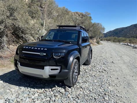 Land Rover Defender 110 llega a cualquier parte - La Opinión