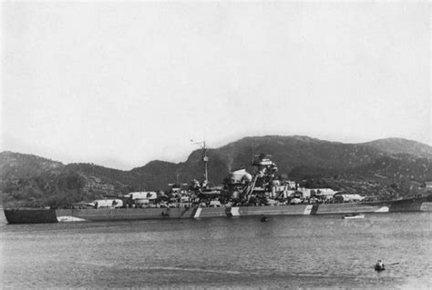 Battleship Bismarck in camouflage pattern...date and location (?) | Battleship, Naval history ...