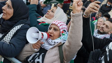 Thousands join Pro-Palestine protest march through London following US ceasefire veto | ITV News