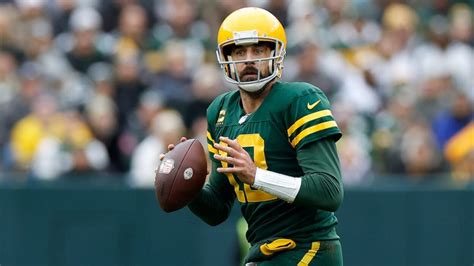 Aaron Rodgers Jersey Number Revealed as New Jets QB Passes on Joe Namath's Offer