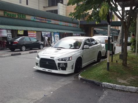 LIFE IN DIGITAL COLOUR: Proton Inspira Modified R3 Mitsubishi Lancer Evolution Bodykit