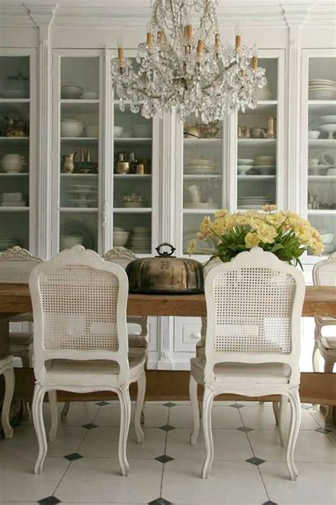 Eye For Design: Decorating With French Provincial White Cane Furniture