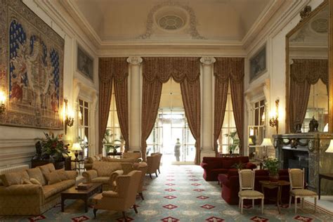 Luton Hoo | Hotel Review | The Arbuturian