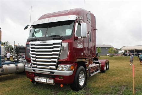 The Ultimate Freightliner Cabover Quick Guide and Photo Gallery