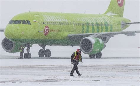 Moscow Air Travel Disrupted As Snow Blankets Airports - Simple Flying