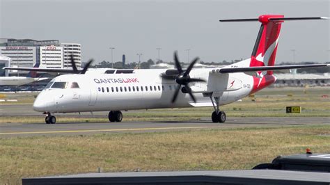 Qantas Link DHC Dash 8 Q400 economy trip report - Sydney to Port Macquarie (4K) - YouTube