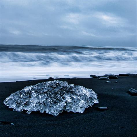 Video of Rare 'Diamond Beach' in Iceland Is a Sight to Behold ...